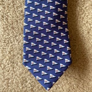 Vineyard Vines Blue neck tie with pink whale pattern